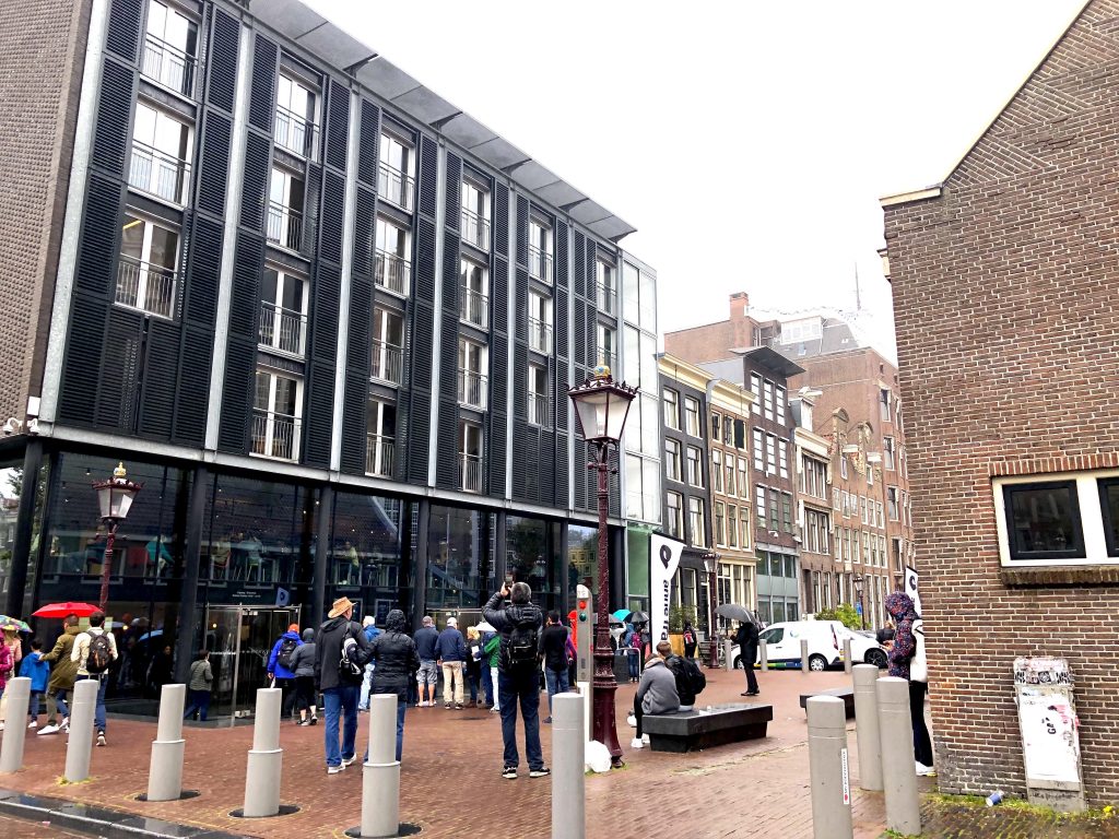 Das Anne Frank Haus in Amsterdam, das im Film Das Schicksal ist ein mieser Verräter zu sehen ist.